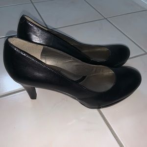 Naturalized black heels